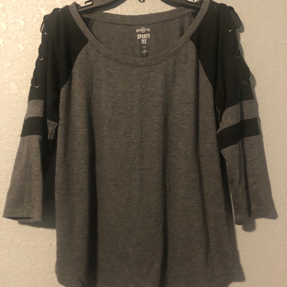 Sporty Tee Shirt. Juniors M, 3/4 crisscross sleeve